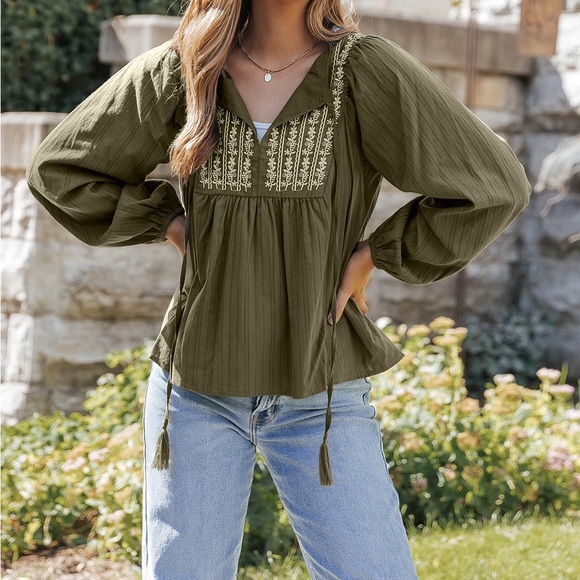 Green Embroidered Split Neck Pleated Loose Blouse Bohemian Top - Picture 8 of 15